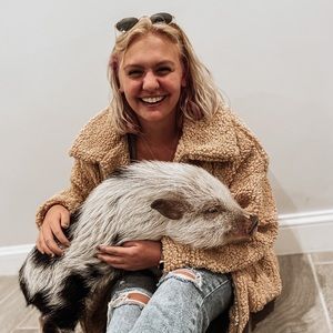 Meet your Posher, Caroline